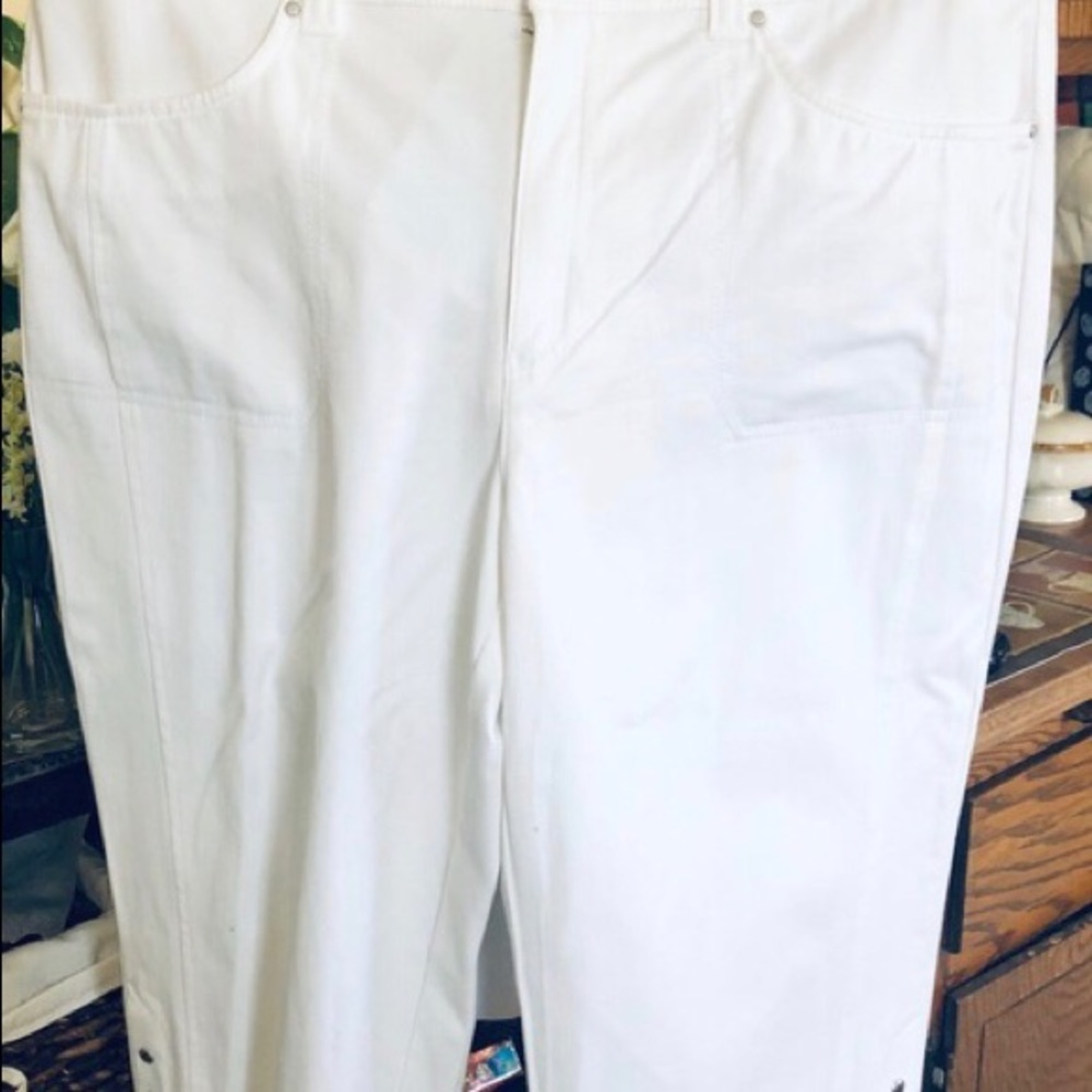 White House Black Market White Capris